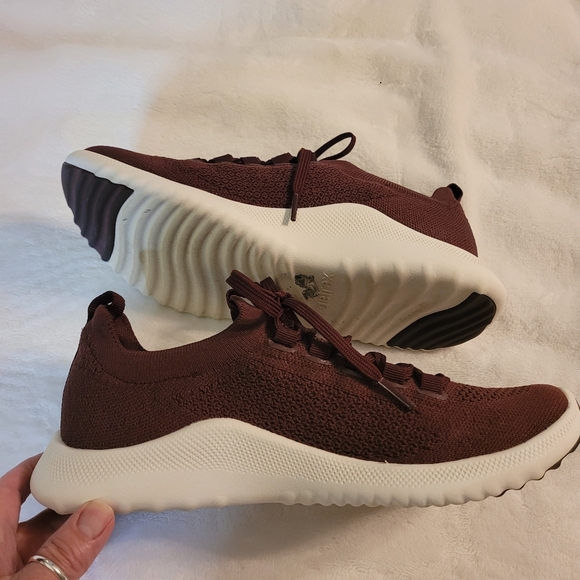 Aetrex Orthotic Arch Support Carly sneakers 8.5M. Burgundy - Picture 4 of 9